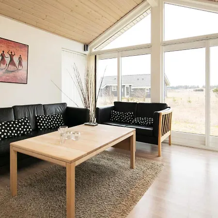 8 Person In Brovst-by Traum *