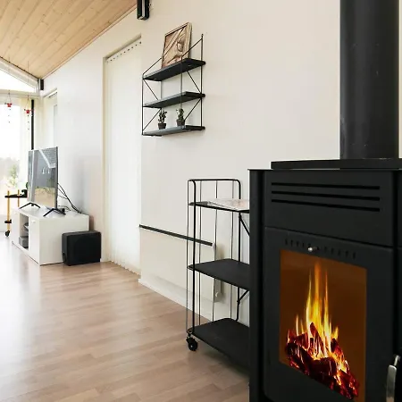 8 Person In Brovst-by Traum *