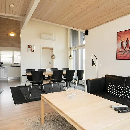 8 Person In Brovst-by Traum * ברובסט