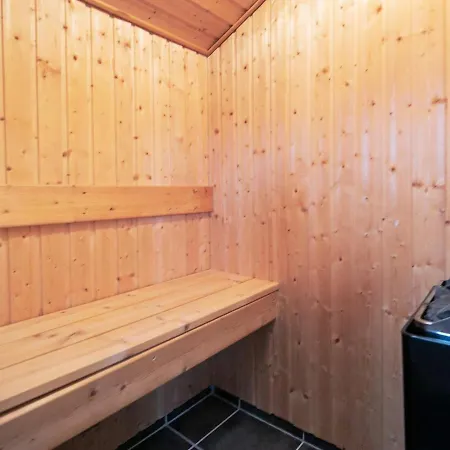 8 Person In Brovst-by Traum ברובסט