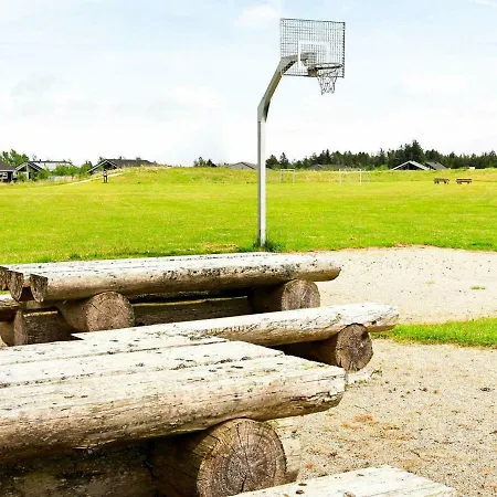 8 Person In Brovst-by Traum